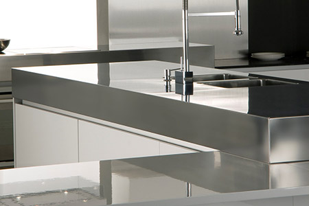Diversos espesores en mesadas de acero inoxidable con dise�os exclusivos para acompa�ar el esp�ritu de cada cocina.